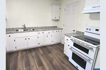 4490 Center St NE, Salem, OR 97301 - Photo 9