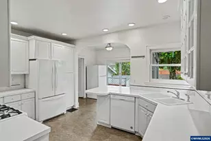 749 Liberty St SE, Salem, OR 97301 - Photo 17