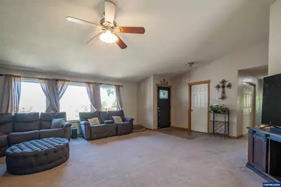 39042 Mount Hope Dr, Lebanon, OR 97355 - Photo 13