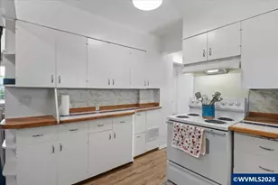 850 Queen Av SW, Albany, OR 97321 - Photo 13