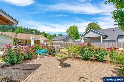 915 Madison St, Silverton, OR 97381 - Photo 43