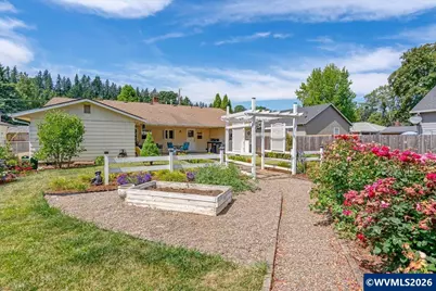 915 Madison St, Silverton, OR 97381 - Photo 45