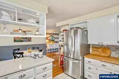 915 Madison St, Silverton, OR 97381 - Photo 17