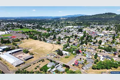 2411 S 6th St, Lebanon, OR 97355 - Photo 9