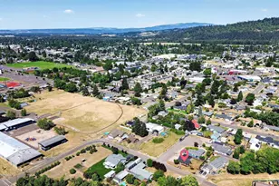 2411 S 6th St, Lebanon, OR 97355 - Photo 9