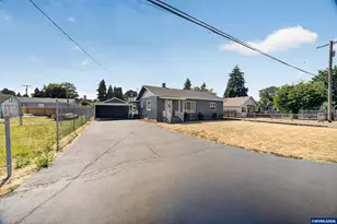 340 N 3rd St, Jefferson, OR 97352 - Photo 7