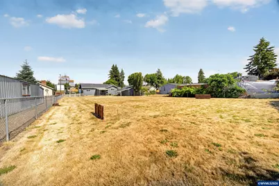 340 N 3rd St, Jefferson, OR 97352 - Photo 11