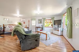 362 E Washington Ave, Brownsville, OR 97327 - Photo 9