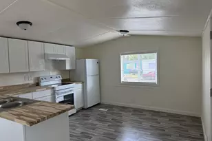 2031 Kennedy Cir NE, Keizer, OR 97303 - Photo 3