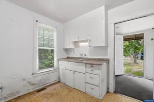 796 25th St SE, Salem, OR 97301 - Photo 15