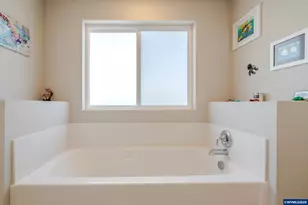235 Walnut St, Mount Angel, OR 97362 - Photo 25