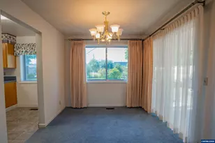 850 W Rose St, Lebanon, OR 97355 - Photo 9