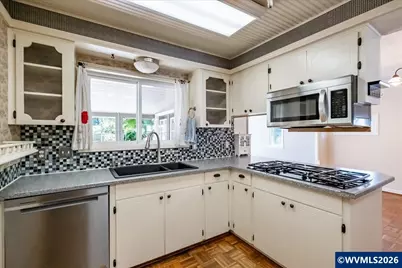 1012 S Water St, Silverton, OR 97381 - Photo 17