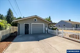 1012 S Water St, Silverton, OR 97381 - Photo 3