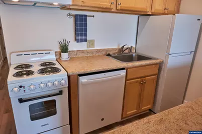 1415 NW 31st Pl, Lincoln City, OR 97367 - Photo 9