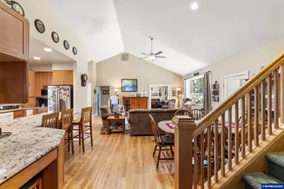 777 SE Cynthian Av, Dallas, OR 97338 - Photo 15