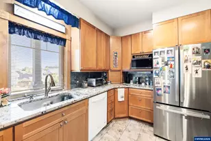 777 SE Cynthian Av, Dallas, OR 97338 - Photo 19