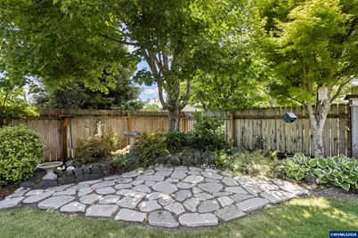 777 SE Cynthian Av, Dallas, OR 97338 - Photo 37