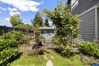 777 SE Cynthian Av, Dallas, OR 97338 - Photo 41