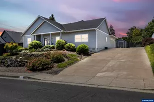 777 SE Cynthian Av, Dallas, OR 97338 - Photo 1