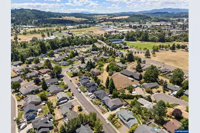 777 SE Cynthian Av, Dallas, OR 97338 - Photo 47