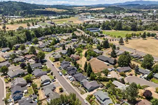 777 SE Cynthian Av, Dallas, OR 97338 - Photo 47