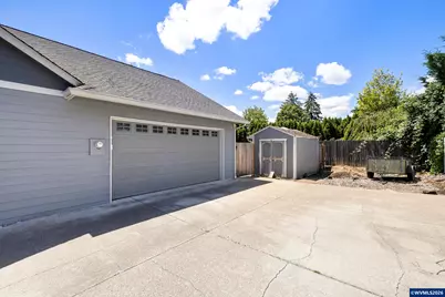 777 SE Cynthian Av, Dallas, OR 97338 - Photo 7