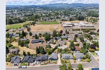 777 SE Cynthian Av, Dallas, OR 97338 - Photo 49