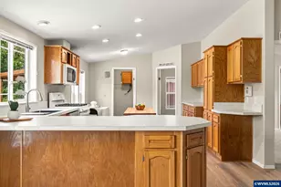 34280 E Lacomb Rd, Lebanon, OR 97355 - Photo 9