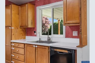 1544 Woodland Av, Woodburn, OR 97071 - Photo 13
