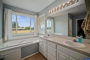 1082 Merlot Ave NE, Keizer, OR 97303 - Photo 33