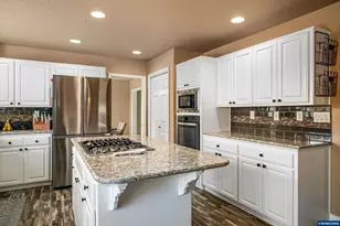 1082 Merlot Ave NE, Keizer, OR 97303 - Photo 17