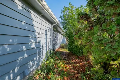 160 Tangent St, Lebanon, OR 97355 - Photo 3