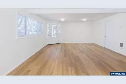 561 W Olive St, Newport, OR 97365 - Photo 9