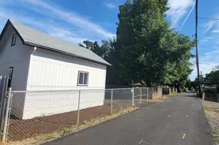 945 18th St, Salem, OR 97301 - Photo 31