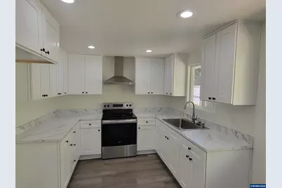 945 18th St, Salem, OR 97301 - Photo 9