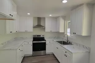 945 18th St, Salem, OR 97301 - Photo 9
