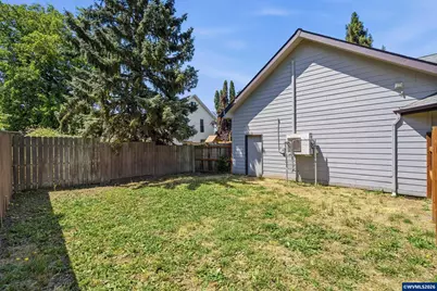 808 Oak St, Brownsville, OR 97327 - Photo 33