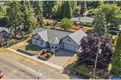 808 Oak St, Brownsville, OR 97327 - Photo 5