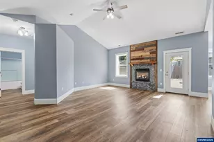 808 Oak St, Brownsville, OR 97327 - Photo 9