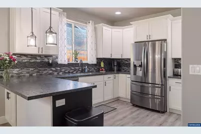 301 SW Applegate Trail Dr, Dallas, OR 97338 - Photo 5