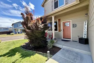 1202 Albatross Ct, Sweet Home, OR 97386 - Photo 3
