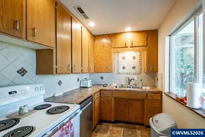 709 28th Av SE, Albany, OR 97322 - Photo 5