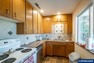 709 28th Av SE, Albany, OR 97322 - Photo 5
