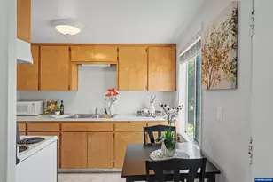 2356 NW Lincoln St, Corvallis, OR 97330 - Photo 11