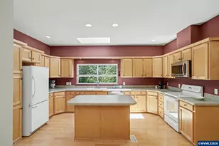 5714 Crooked Finger Rd NE, Scotts Mills, OR 97375 - Photo 9