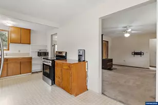 717 Main St, Lyons, OR 97358 - Photo 9