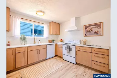 411 S 1st St, Silverton, OR 97381 - Photo 9