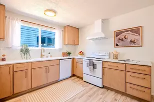 411 S 1st St, Silverton, OR 97381 - Photo 9