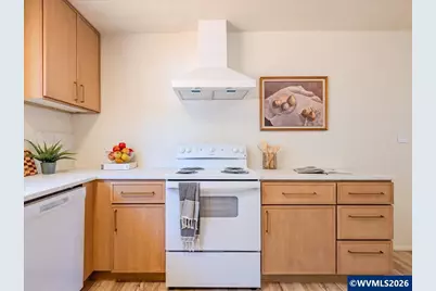 411 S 1st St, Silverton, OR 97381 - Photo 7